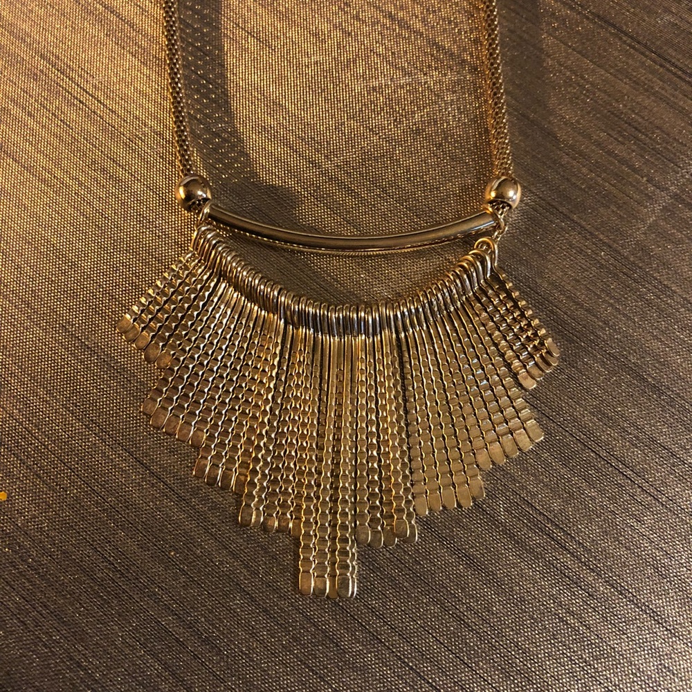 Gold statement necklace 💛